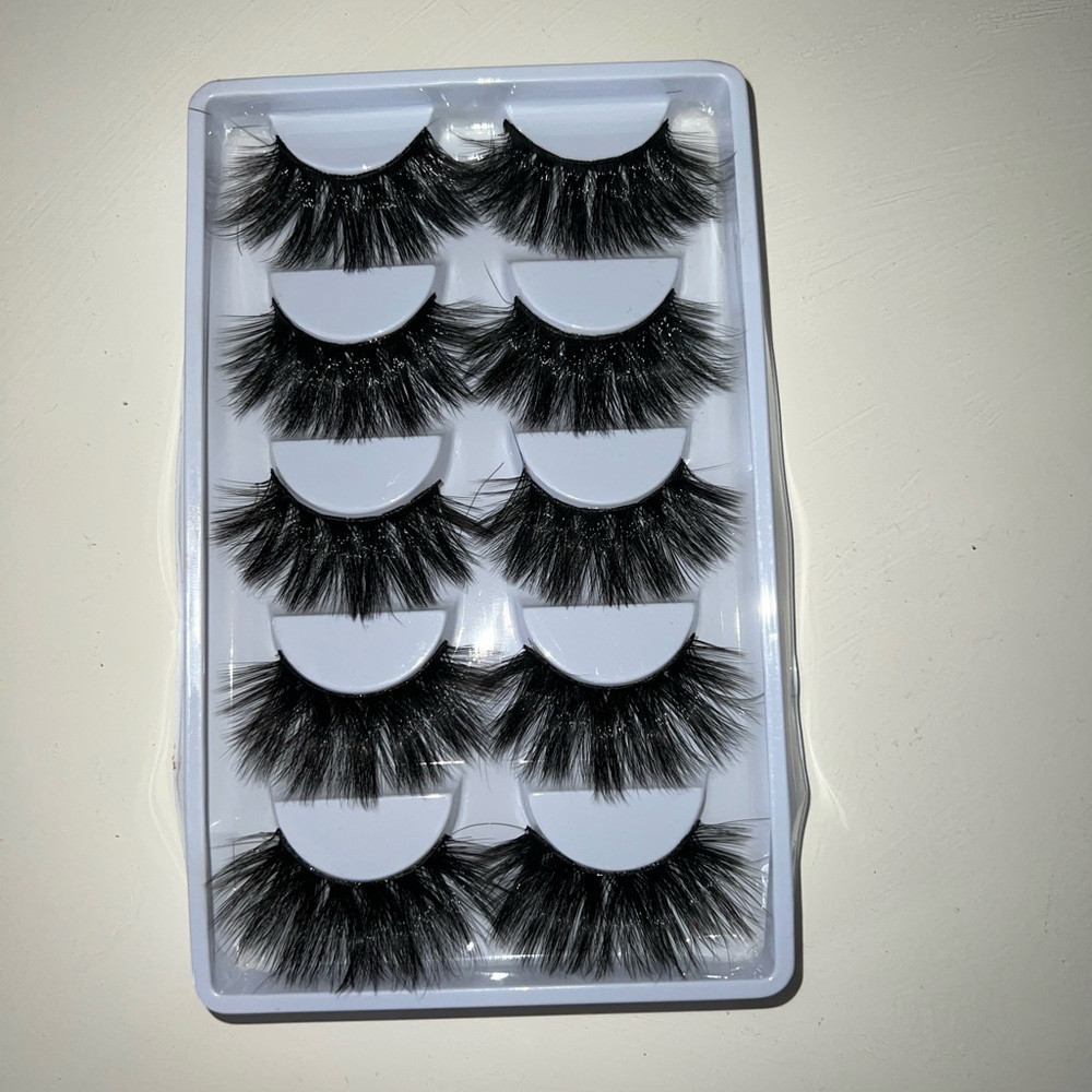 3D Eyelashes - Picture 2 of 2